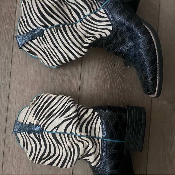 Ariat 9.5 Zebra Print Cowboy Boots - Picture 2 of 4